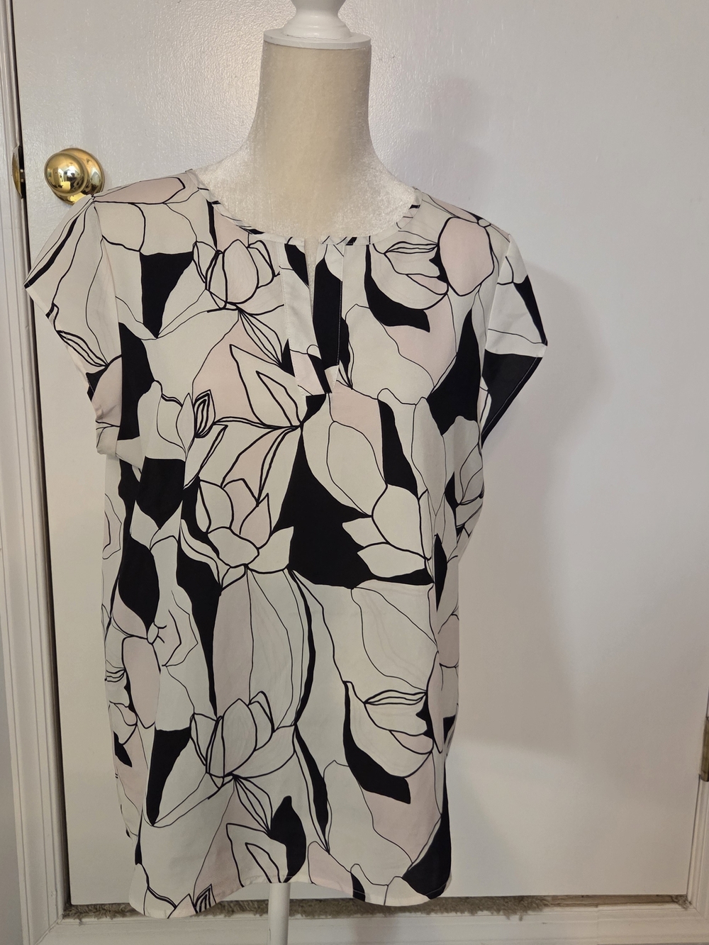 IVANKA TRUMP Black & Blush Floral Cap-Sleeve Blouse